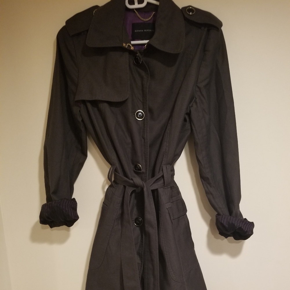 Banana Republic Trench Coat (PLEASE MAKE OFFERS)